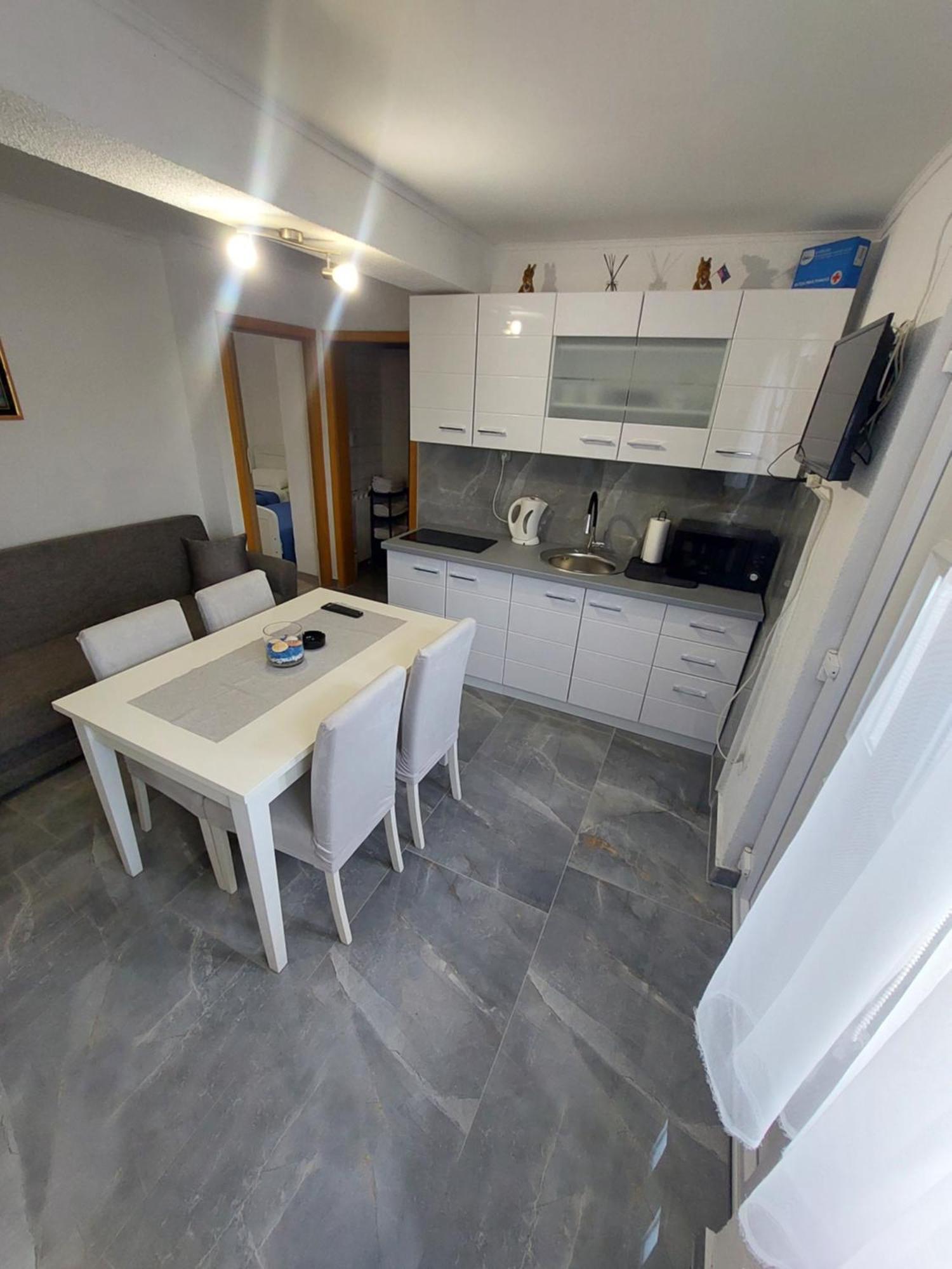 Guest House Neno Ogulin Extérieur photo